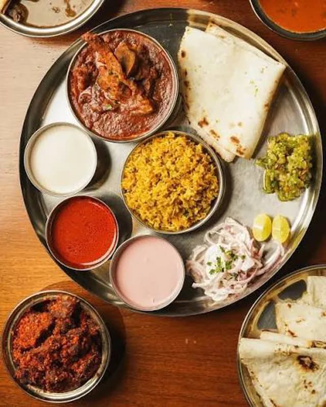Kolhapuri Tambda Rassa