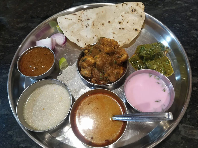 मटण मसाला थाळी